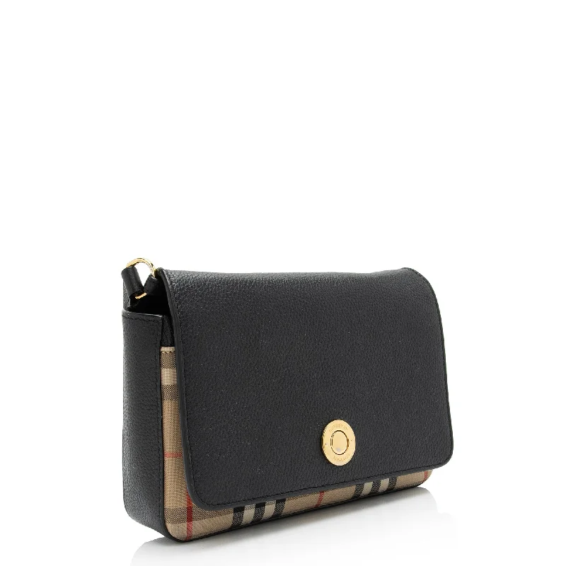 Bags For Free-Spirited And Artistic Styles Burberry Grainy Calfskin Vintage Check Hampshire Crossbody Bag (SHF-LGcYMb)