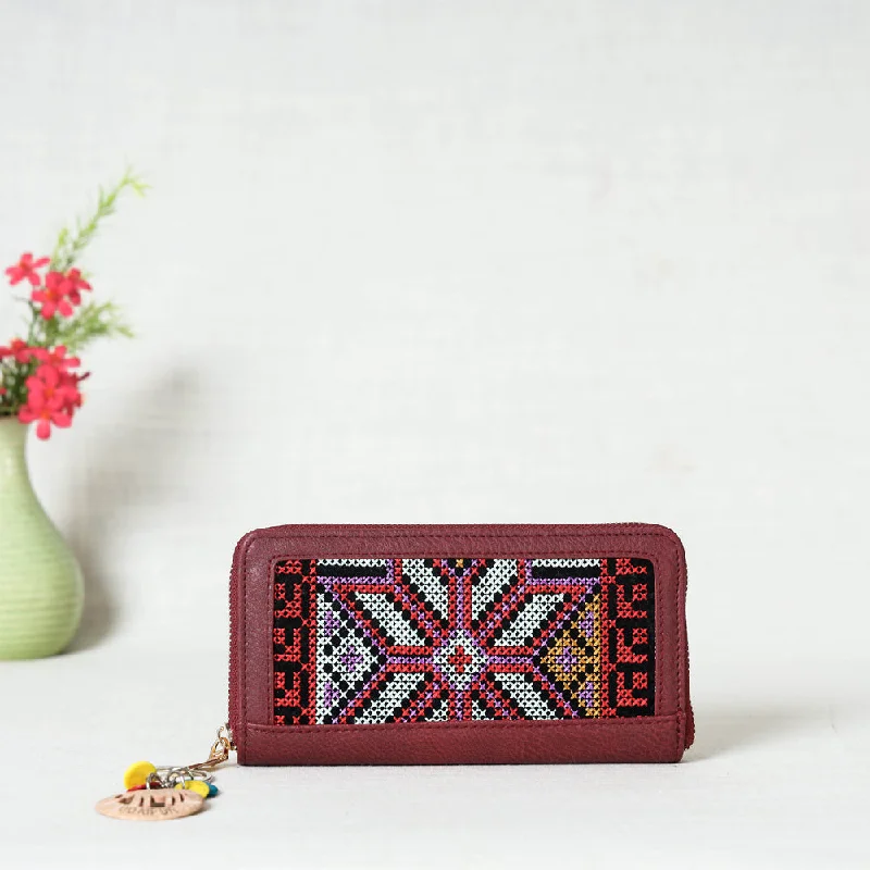 Luxury Bags For Working Professionals Handcrafted Embroidered Clutch Wallet with Keychain