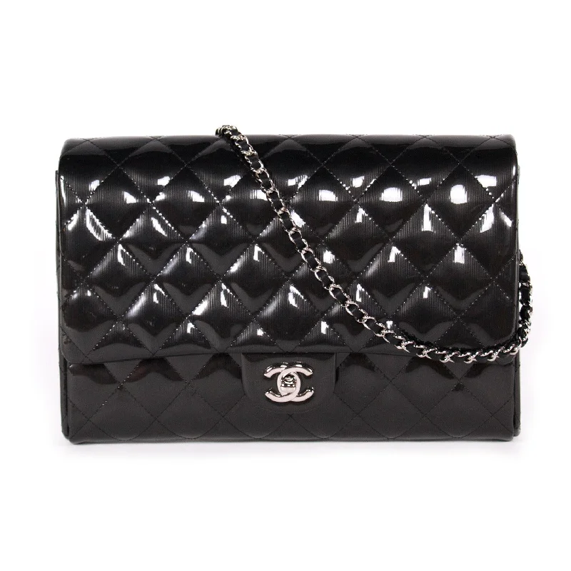 Clearance-Priced Bags Chanel Classic Clutch With Chain